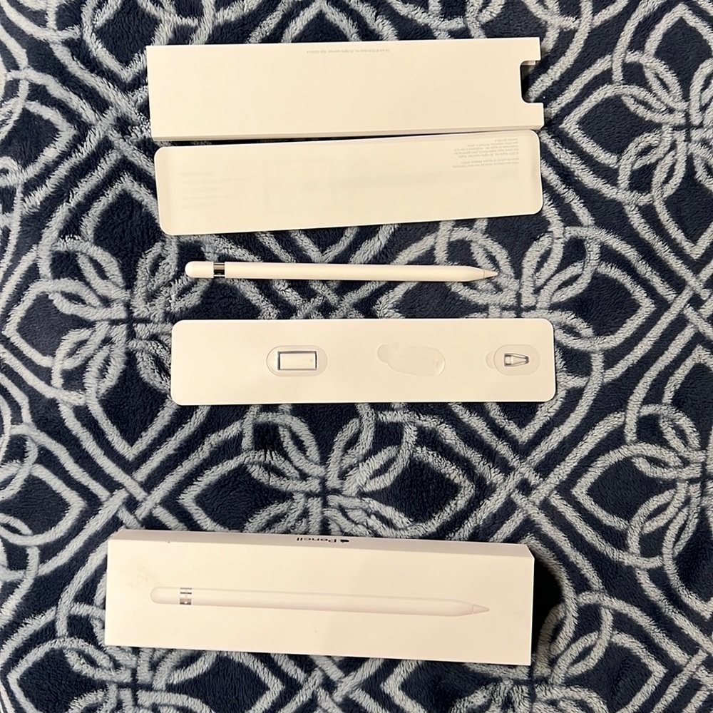 Apple Pencil 1st gen w/ charging adapter and extra pencil tip